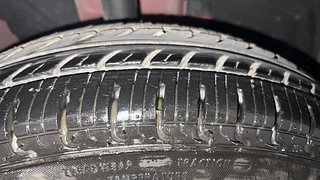 Used 2019 Renault Kwid [2017-2019] RXT 1.0 SCE Special (O) Petrol Manual tyres RIGHT FRONT TYRE TREAD VIEW