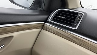 Used 2020 Maruti Suzuki Ciaz Alpha Petrol Petrol Manual top_features Airbags
