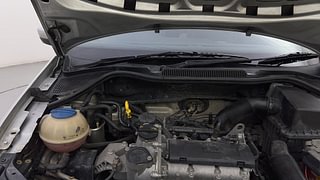 Used 2015 Volkswagen Polo Highline1.2L (P) Petrol Manual engine ENGINE RIGHT SIDE HINGE & APRON VIEW