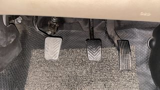 Used 2015 Hyundai Eon Magna + (O) 1.0 Petrol Manual interior PEDALS VIEW