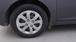 Used 2015 Hyundai Eon Magna + (O) 1.0 Petrol Manual tyres LEFT FRONT TYRE RIM VIEW