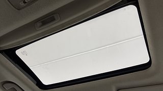 Used 2018 Honda WR-V VX MT Diesel Diesel Manual top_features Sunroof