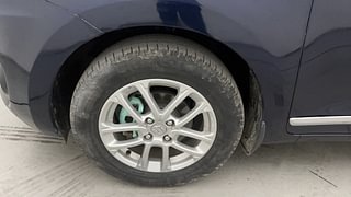 Used 2022 Maruti Suzuki Swift ZXI Petrol Manual tyres LEFT FRONT TYRE RIM VIEW