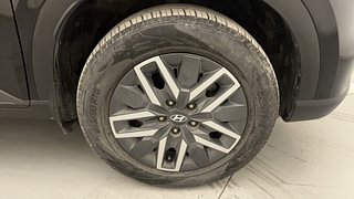 Used 2023 Hyundai Venue S Plus 1.5 CRDi Diesel Manual tyres RIGHT FRONT TYRE RIM VIEW