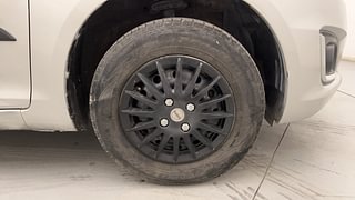 Used 2015 Maruti Suzuki Swift [2011-2017] VXi Petrol Manual tyres RIGHT FRONT TYRE RIM VIEW