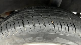 Used 2017 Renault Kwid [2017-2019] RXT 1.0 SCE Special Petrol Manual tyres LEFT REAR TYRE TREAD VIEW