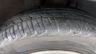 Used 2017 Renault Kwid [2017-2019] RXT 1.0 SCE Special Petrol Manual tyres RIGHT FRONT TYRE TREAD VIEW