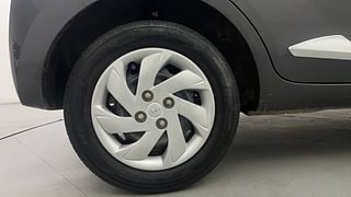 Used 2020 Hyundai New Santro 1.1 Sportz MT Petrol Manual tyres RIGHT REAR TYRE RIM VIEW