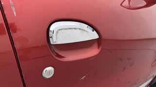 Used 2017 Renault Kwid [2017-2019] RXT 1.0 SCE Special Petrol Manual dents MINOR SCRATCH