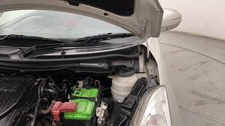 Used 2015 Maruti Suzuki Swift [2011-2017] VXi Petrol Manual engine ENGINE LEFT SIDE HINGE & APRON VIEW