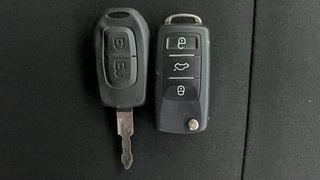 Used 2017 Renault Kwid [2017-2019] RXT 1.0 SCE Special Petrol Manual extra CAR KEY VIEW