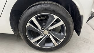 Used 2022 Tata Altroz XZ Plus 1.2 Dual Tone Petrol Manual tyres LEFT REAR TYRE RIM VIEW