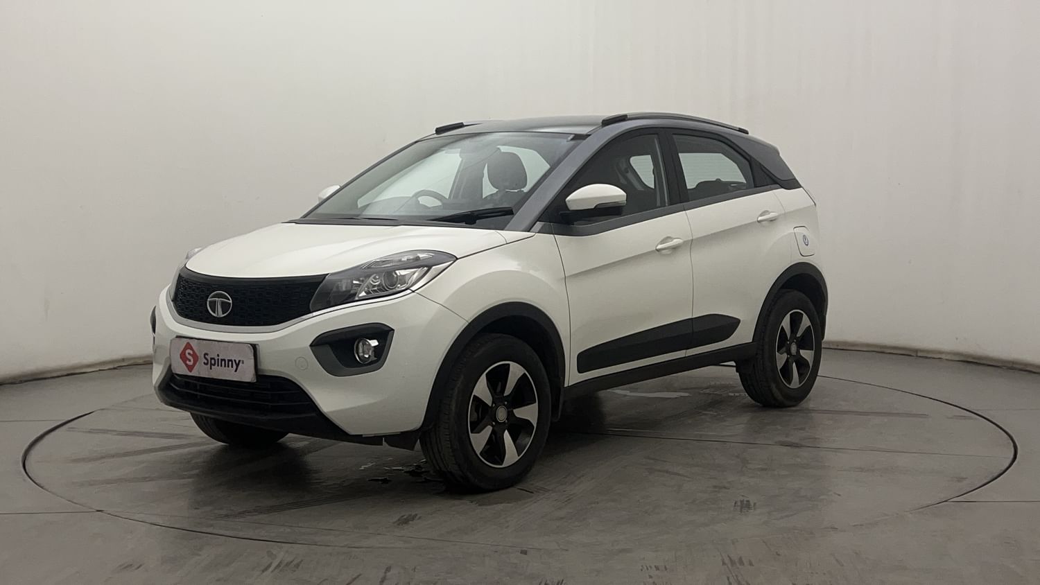 LEFT FRONT CORNER VIEW