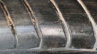Used 2019 Hyundai Verna [2017-2020] 1.4 VTVT EX Petrol Manual tyres RIGHT FRONT TYRE TREAD VIEW