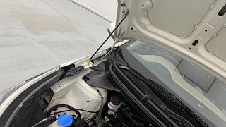 Used 2017 Hyundai Elite i20 Asta 1.2 Petrol Manual engine ENGINE RIGHT SIDE HINGE & APRON VIEW