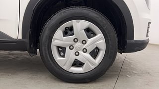 Used 2022 Hyundai Venue SX 1.2 Petrol Petrol Manual tyres RIGHT FRONT TYRE RIM VIEW