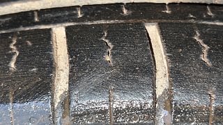 Used 2017 Volkswagen Polo Comfortline 1.2L (P) Petrol Manual tyres RIGHT FRONT TYRE TREAD VIEW