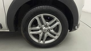 Used 2022 Renault Triber RXZ Petrol Manual tyres RIGHT FRONT TYRE RIM VIEW