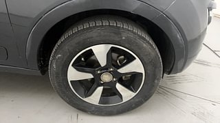 Used 2019 Tata Nexon [2017-2020] XZA Plus Dual Tone Roof AMT Diesel Diesel Automatic tyres RIGHT FRONT TYRE RIM VIEW