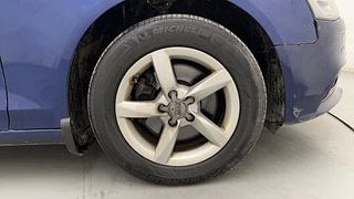 Used 2013 Audi A4 [2008-2013] 2.0 TDI Diesel Automatic tyres RIGHT FRONT TYRE RIM VIEW