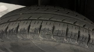 Used 2019 Renault Kwid [2015-2019] 1.0 RXT AMT Petrol Automatic tyres RIGHT REAR TYRE TREAD VIEW