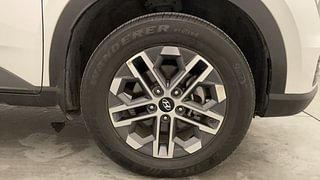 Used 2023 Hyundai Venue SX 1.5 CRDi Diesel Manual tyres RIGHT FRONT TYRE RIM VIEW