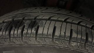 Used 2019 Renault Kwid [2015-2019] 1.0 RXT AMT Petrol Automatic tyres RIGHT FRONT TYRE TREAD VIEW