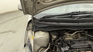 Used 2013 Hyundai i20 Magna 1.2 Petrol Manual engine ENGINE RIGHT SIDE HINGE & APRON VIEW