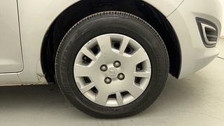 Used 2013 Hyundai i20 Magna 1.2 Petrol Manual tyres RIGHT FRONT TYRE RIM VIEW