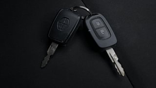 Used 2022 Renault Kwid RXL Petrol Manual extra CAR KEY VIEW