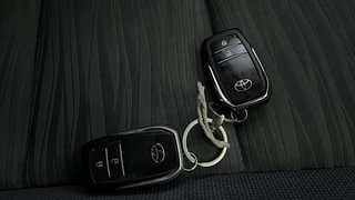 Used 2022 Toyota Innova Crysta 2.4  VX 8 STR Diesel Manual extra CAR KEY VIEW