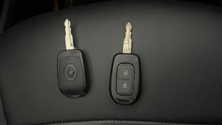 Used 2019 Renault Kwid [2015-2019] 1.0 RXT AMT Petrol Automatic extra CAR KEY VIEW