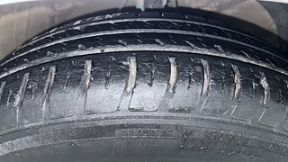 Used 2018 Maruti Suzuki Swift [2017-2021] VXi Petrol Manual tyres RIGHT FRONT TYRE TREAD VIEW