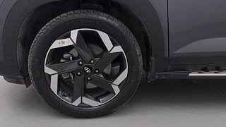 Used 2021 Hyundai Alcazar Platinum (O) 6 STR 2.0 Petrol AT Petrol Automatic tyres LEFT FRONT TYRE RIM VIEW