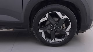 Used 2021 Hyundai Alcazar Platinum (O) 6 STR 2.0 Petrol AT Petrol Automatic tyres RIGHT FRONT TYRE RIM VIEW