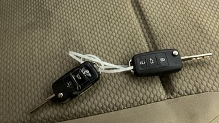 Used 2016 Volkswagen Ameo [2016-2020] Comfortline 1.2L (P) Petrol Manual extra CAR KEY VIEW