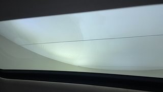 Used 2022 Mahindra XUV700 AX 5 Petrol AT 5 STR Petrol Automatic top_features Sunroof
