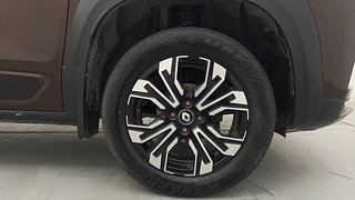 Used 2023 Renault Kiger RXT (O) MT Petrol Manual tyres RIGHT FRONT TYRE RIM VIEW