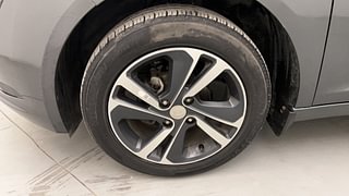 Used 2022 Tata Altroz XZ 1.2 Petrol Manual tyres LEFT FRONT TYRE RIM VIEW