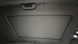 Used 2022 Mahindra XUV700 AX 5 Petrol AT 5 STR Petrol Automatic top_features Sunroof