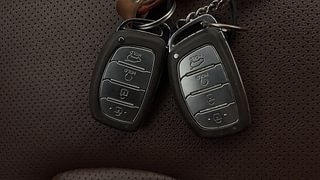 Used 2022 Hyundai Alcazar Signature (O) 6 STR 1.5 Diesel AT Diesel Automatic extra CAR KEY VIEW