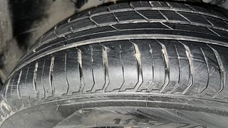 Used 2021 Tata Punch Accomplished Dazzle Pack MT Petrol Manual tyres RIGHT FRONT TYRE TREAD VIEW