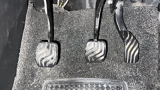 Used 2023 Renault Kiger RXT (O) MT Petrol Manual interior PEDALS VIEW