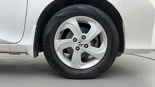 Used 2015 Honda City V Petrol Manual tyres RIGHT FRONT TYRE RIM VIEW