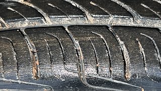 Used 2014 Maruti Suzuki Wagon R 1.0 [2010-2019] VXi Petrol Manual tyres LEFT FRONT TYRE TREAD VIEW