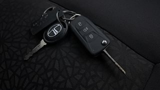 Used 2015 Tata Zest [2014-2019] XT Petrol Petrol Manual extra CAR KEY VIEW