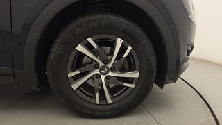 Used 2022 Mahindra XUV700 AX 5 Petrol AT 5 STR Petrol Automatic tyres RIGHT FRONT TYRE RIM VIEW