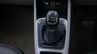 Used 2023 Hyundai Venue SX 1.5 CRDi Diesel Manual interior GEAR  KNOB VIEW