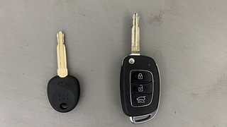 Used 2020 Hyundai Venue SX 1.0  Turbo Petrol Manual extra CAR KEY VIEW