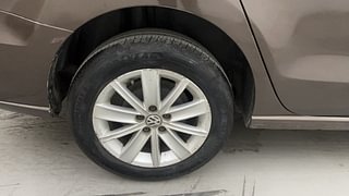 Used 2015 volkswagen Vento 1.5L Highline Diesel AT Diesel Automatic tyres RIGHT REAR TYRE RIM VIEW